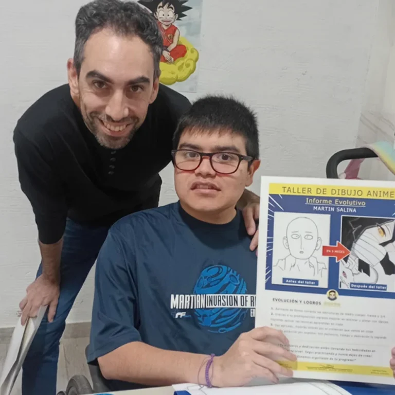 profesor de dibujo manga Dami Diaz con su alumno con certificado